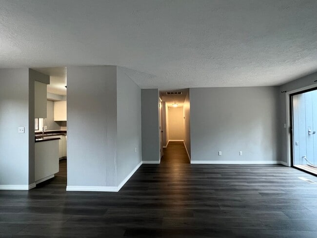 Building Photo - Charming 3-Bed, 2-Bath Retreat!