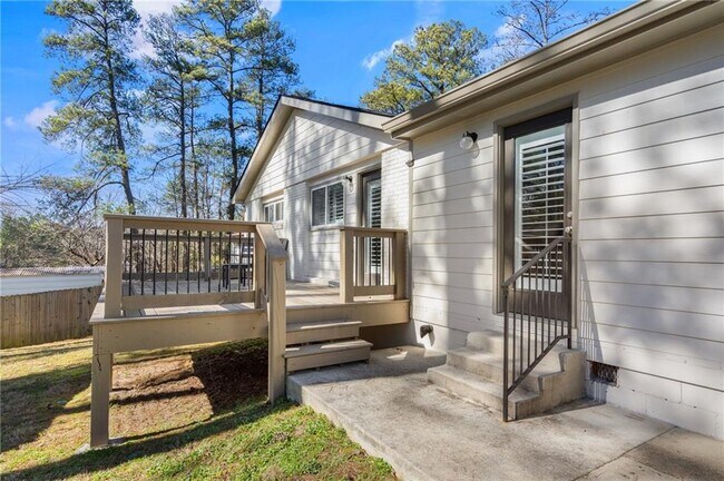 Building Photo - 2026 Harwinor Rd SE