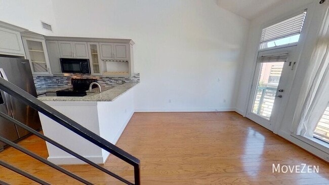 Building Photo - 115 E Park Ave