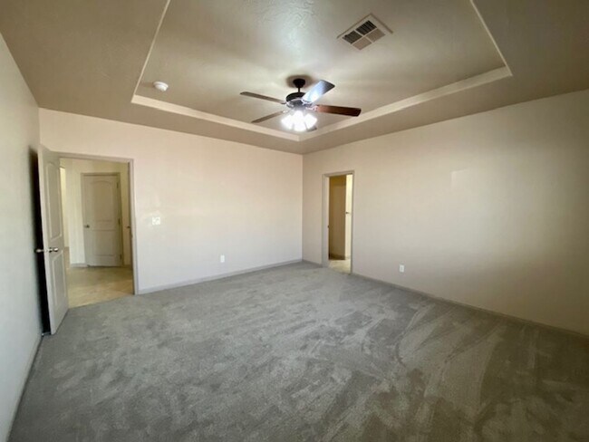 Building Photo - SPACIOUS HURRICANE HOME FOR RENT