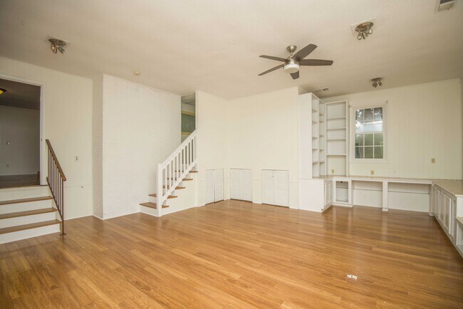 Building Photo - 11144 Pleasant Forest Dr