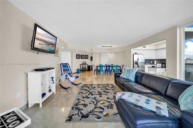 Primary Photo - 6301 Collins Ave