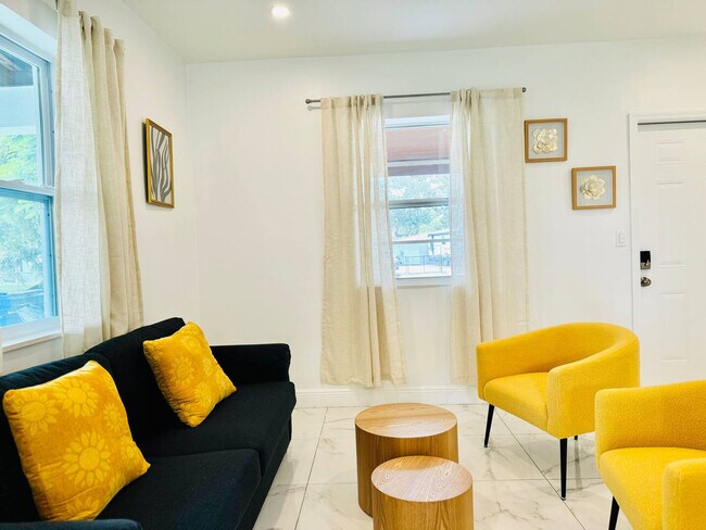 Building Photo - 133 SW 22nd Terrace