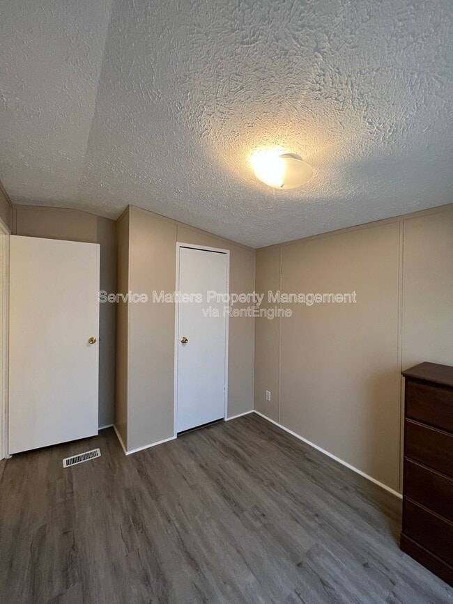 Building Photo - 4819 Douglas Dr