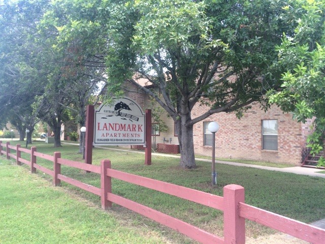 Building Photo - Landmark Apartments