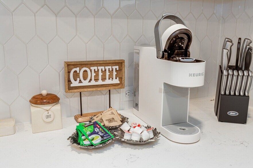 Building Photo - 1433 E Howell St