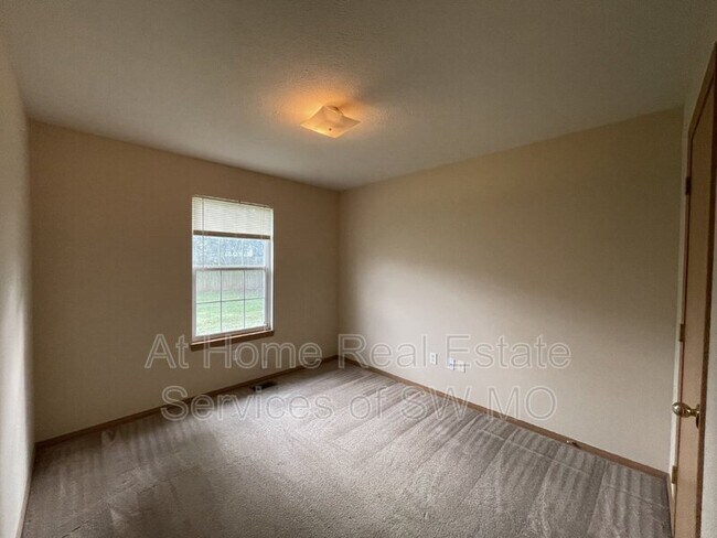 Building Photo - 4450 W La Siesta St