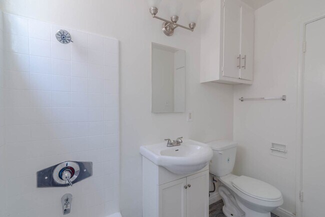 Building Photo - 8425 S Western Ave