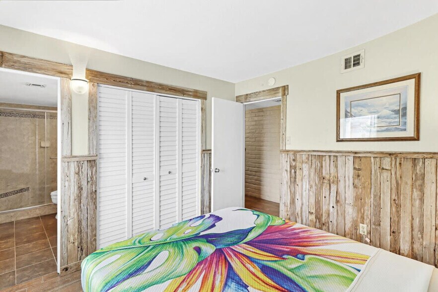 Building Photo - 1421 Eleventh Street-SI ID1023214P