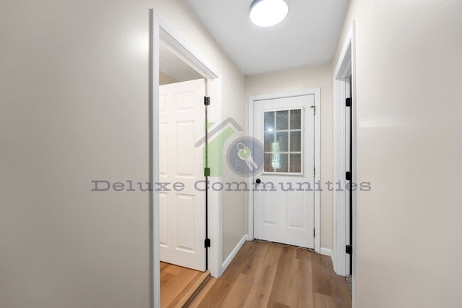 Building Photo - 127 E Fargo St