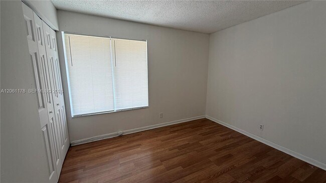 Building Photo - 2550 Riverside Dr