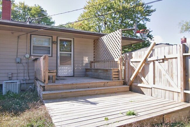Building Photo - GREAT LAWRENCE TOWNSHIP HOME!