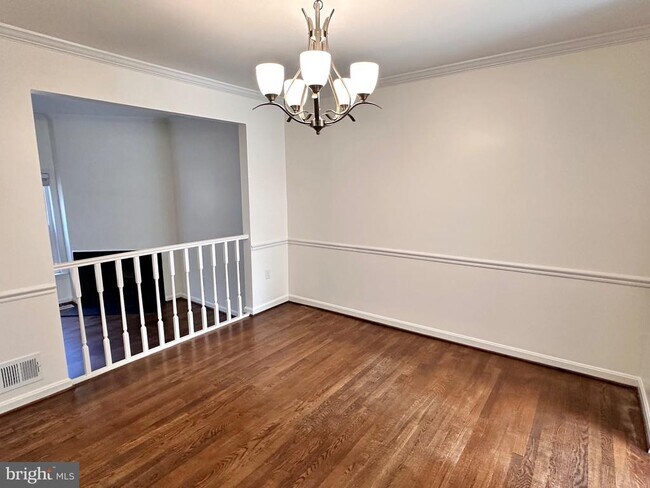 Building Photo - 915 Portner Pl