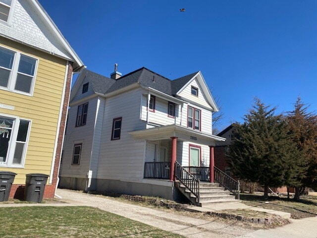 Building Photo - 3 Bedroom / 1 Bathroom Home in a Central Des Moines Location!