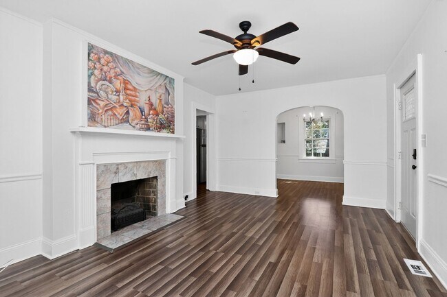 Building Photo - Charming 2BR Home Near Uptown Charlotte