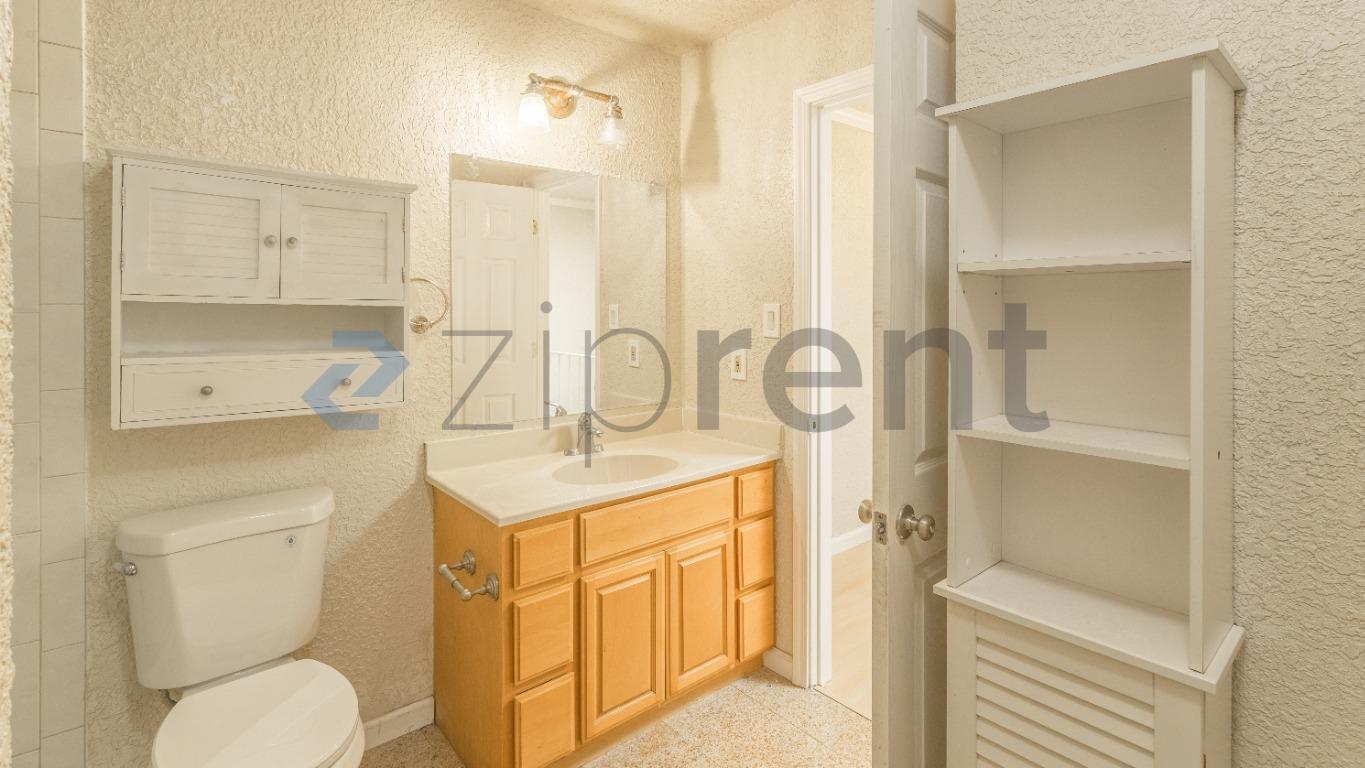 Building Photo - Unit 27