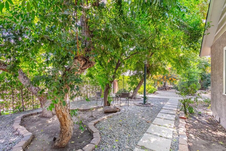 Front Yard - 5825 Fulton Ave