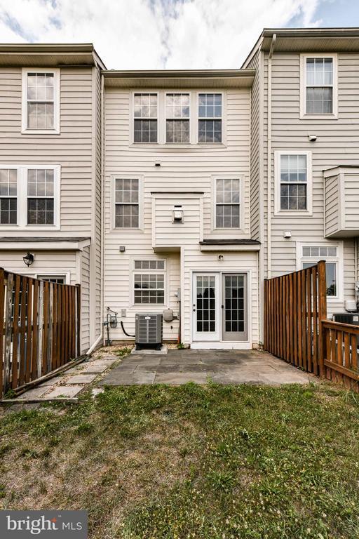 Building Photo - 20947 Colecroft Square