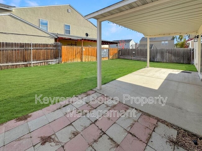 Building Photo - 770 S Ahsahka Way