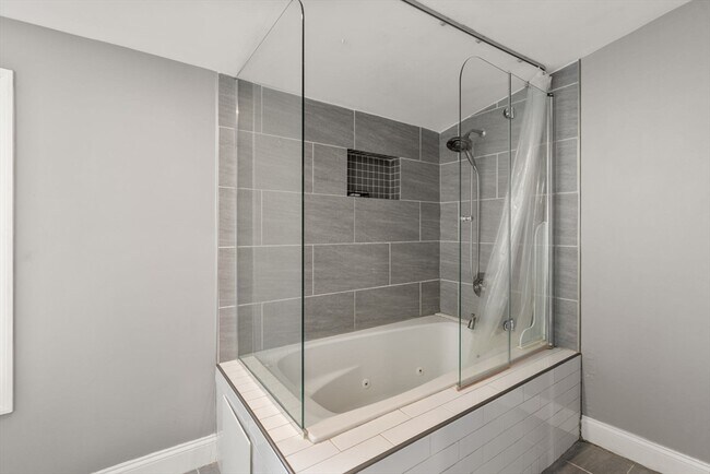 Building Photo - 133 Nichols St