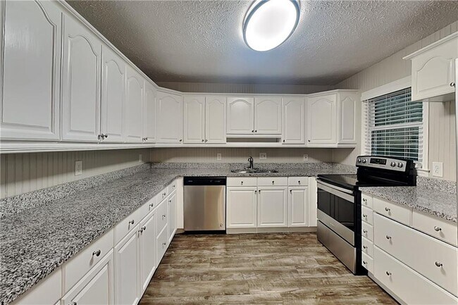 Building Photo - 6659 Kellogg Dr