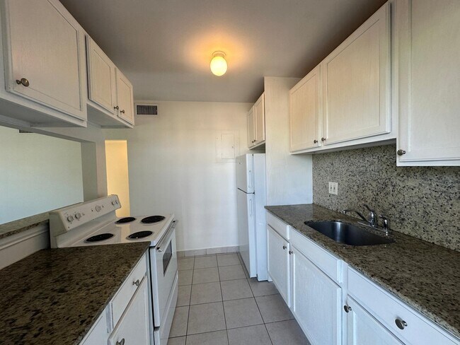 Building Photo - 817 Lighthouse Dr