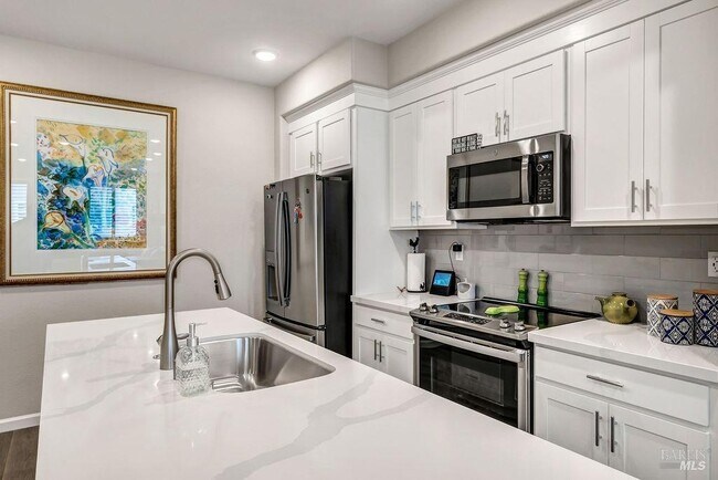 Building Photo - 327 Pear Tree Ln