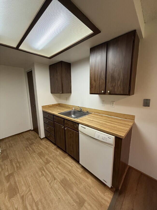 Building Photo - Hidden Gem in Auburn Available Now!