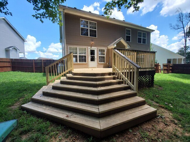 Building Photo - 4 Bedroom 3 Full Bath + Bonus Room