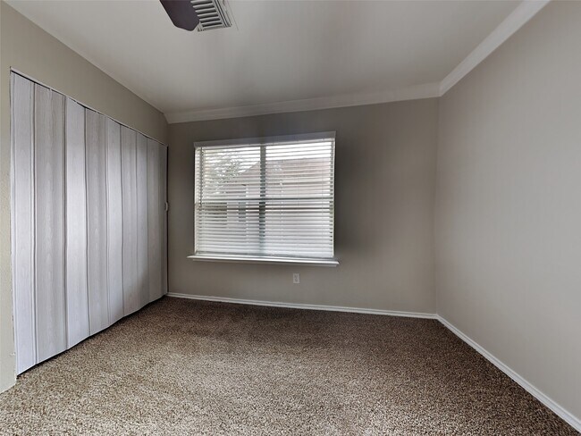 Building Photo - 427 Remington Creek Dr