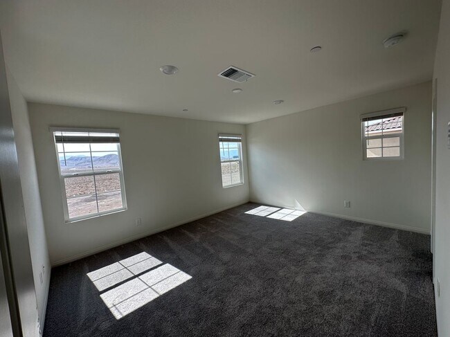 Building Photo - 2325 Teatro Ave
