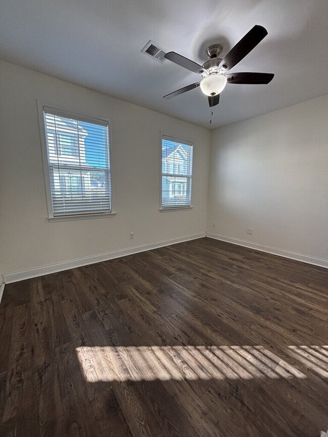 Building Photo - 608 Ravensridge Ln