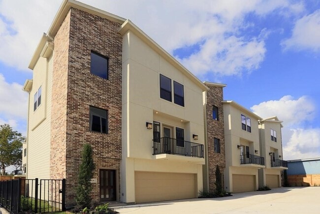 Building Photo - 3306 McKinney St