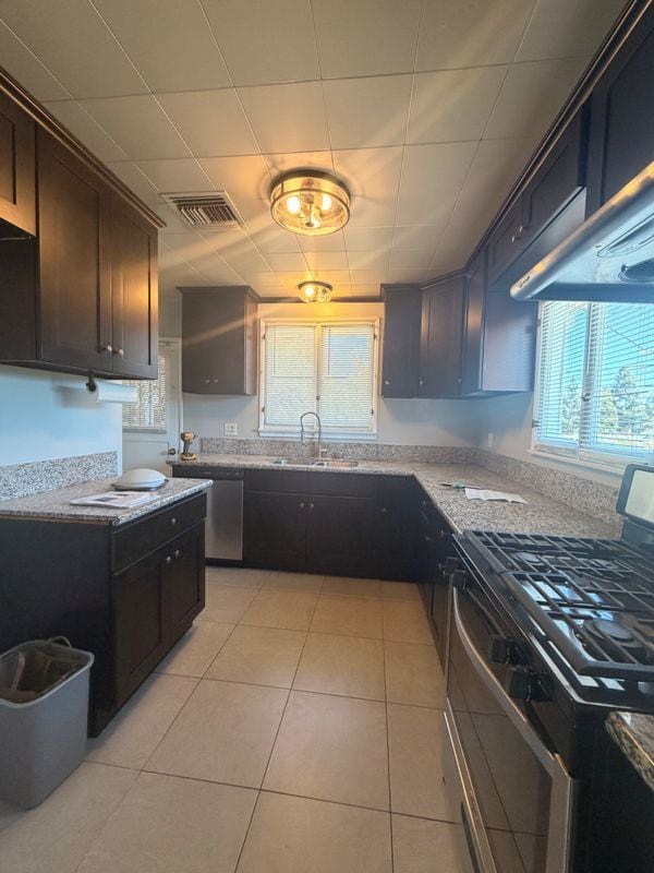 Building Photo - 2404 Wetherhead Dr