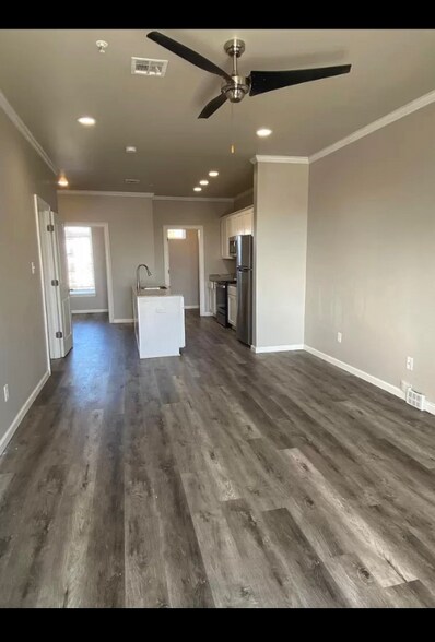 Building Photo - 305 W Second St