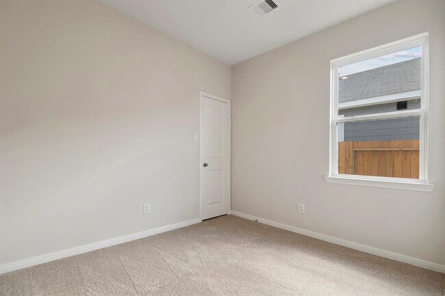 Building Photo - 16434 Blossom Grv Dr