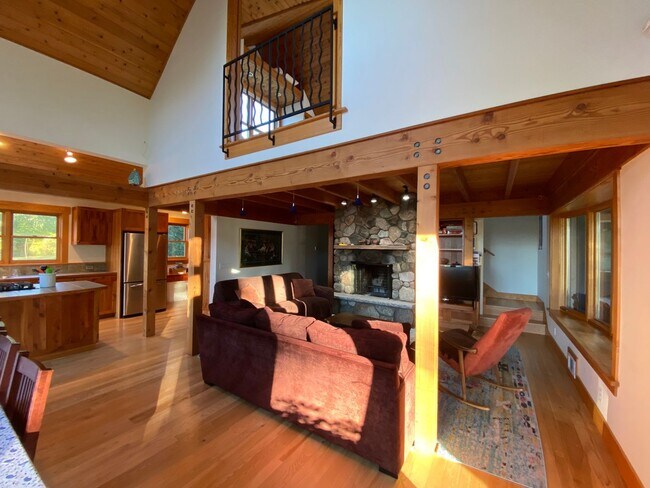 Building Photo - Furnished Home on False Bay