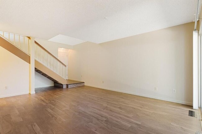 Building Photo - 7 Meridian Cir