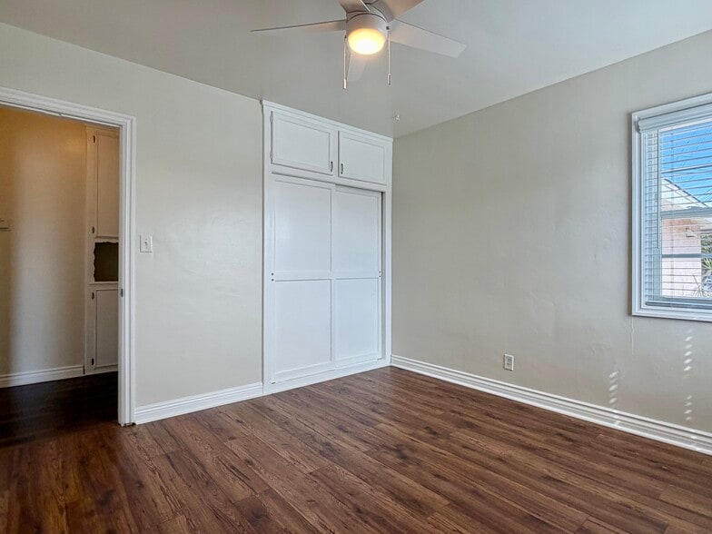 Building Photo - 982 W Hamilton Ave