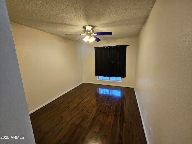 Building Photo - 513 N Apache Dr