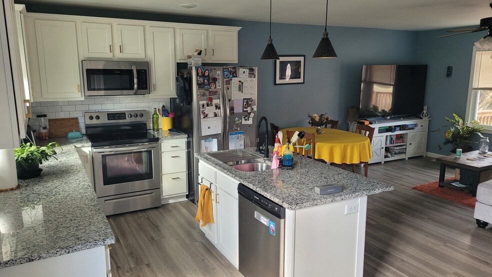 Building Photo - 400 N Third Ave