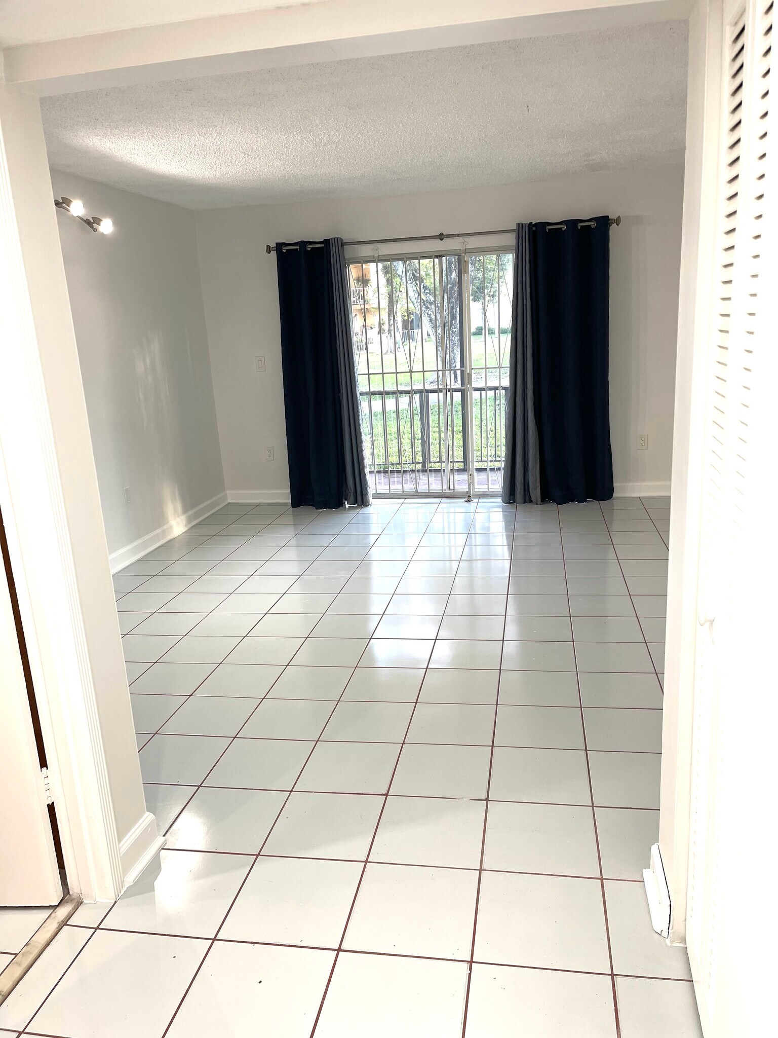 Building Photo - 13700 SW 62nd St