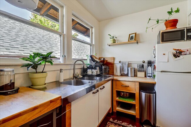 Building Photo - 21 Westall Ave