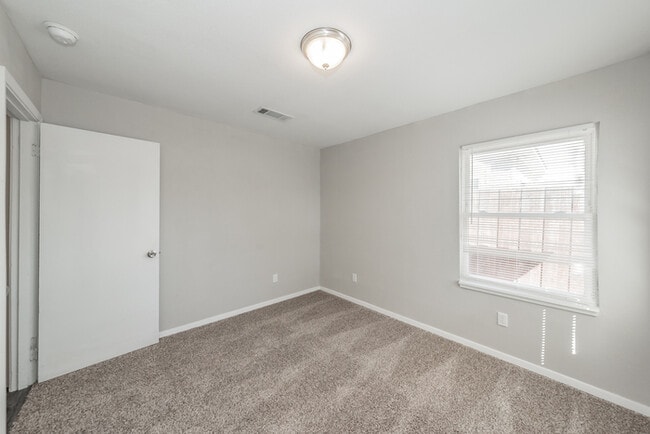 Building Photo - 2914 Scottsbluff Dr