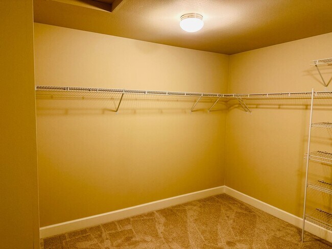 Building Photo - Beautiful Custom Felida Home