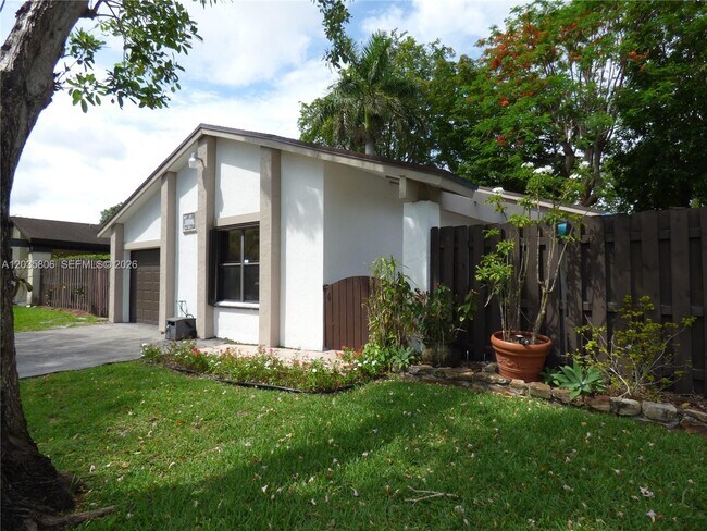 Building Photo - 10857 SW 132nd Cir Ct