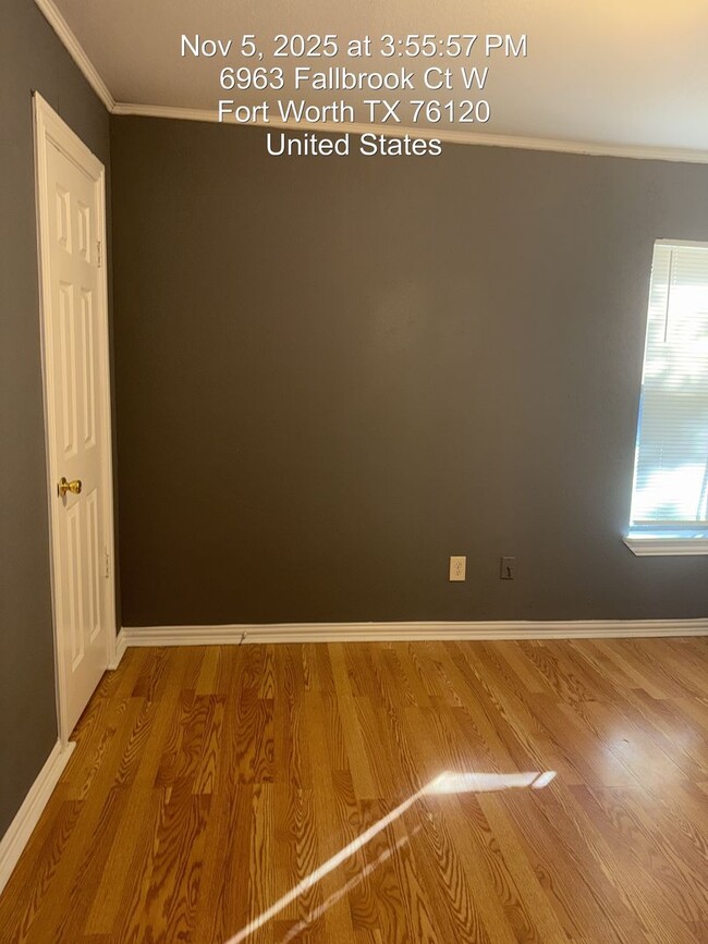 Building Photo - 6963 Fallbrook Ct W