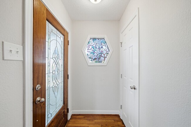 Building Photo - 8401 Highcrest Dr