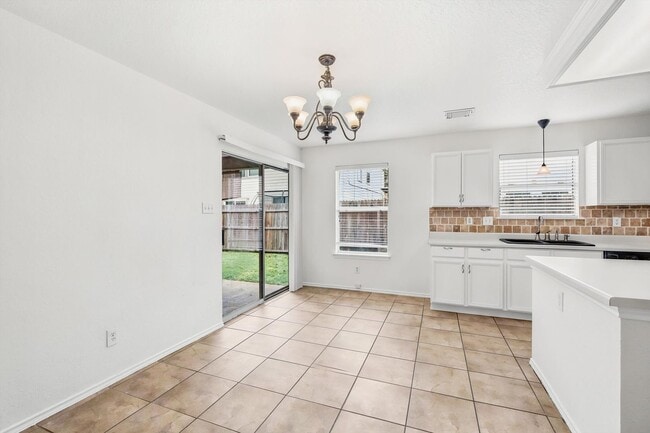Building Photo - Freshly Painted 3 bedroom home!