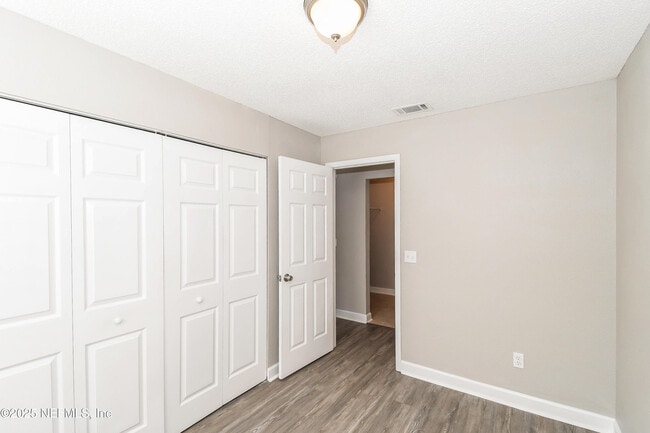 Building Photo - 1533 Raven Dr S